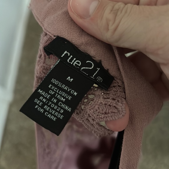 Purple lace tank - Picture 4 of 4